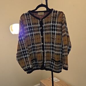 Tally Ho Black and Gold Checkered Cardigan P2P 24 LGTH 23